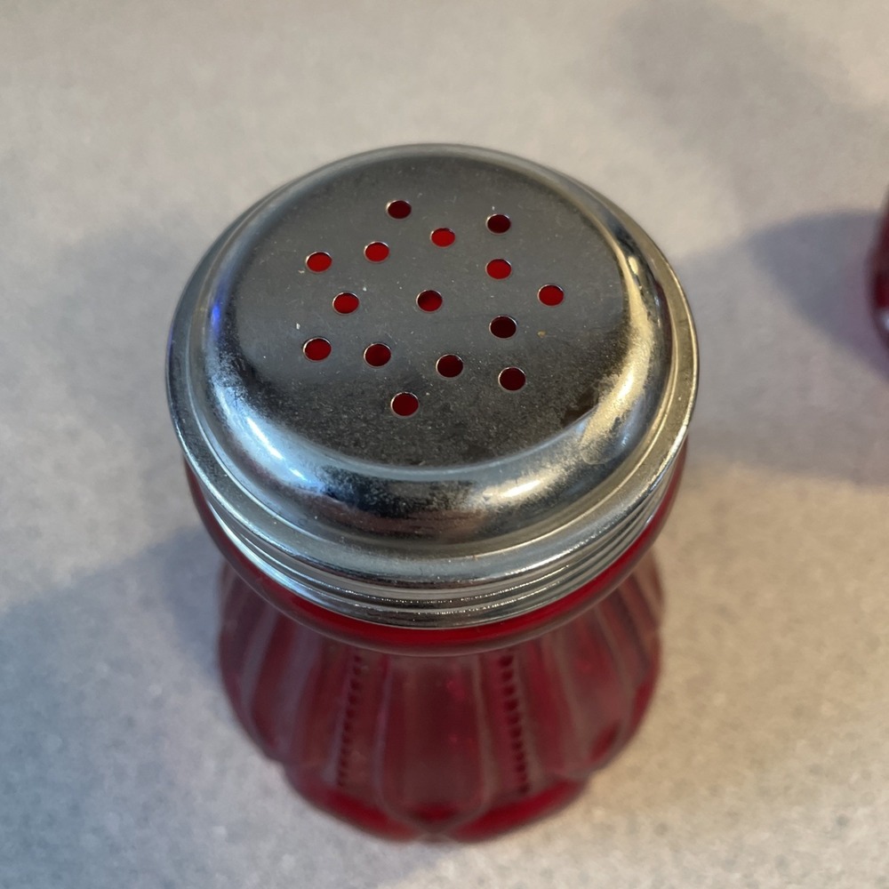 Vtg New LE Smith Moon and Star Ruby Red Glass Shaker for Red Pepper Cheese Sugar - Picture 2 of 6
